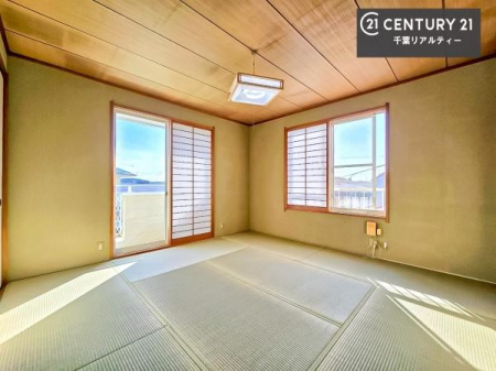 �Q�� �^�^�~�̍��肪���炬��^����A�����b�N�X��ԁB�����傫���J�����̂���a���ƂȂ��Ă���܂��B���{�l�̐S������u�a�v�̋�ԁB