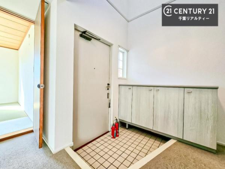 ���� �V���[�Y�{�b�N�X�t���B���ւ��Еt�����|�������₷���ł��I
�X�b�L���������ւŌ˂��J�����u�ԁA�������̂���S�n������Ԃ��o�}���Ă���܂��B