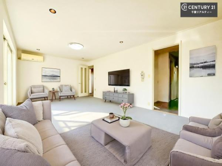 ���r���O �Ƌ�́ACG�p�[�X�ł��B��؂ȉƑ����W�܂邩�炱��LDK�ɂ͂�����肽���B
�q�����������C�ɏ΂��Ȃ��瑖�����Ă���p�����������u�L���Ƃɂ��ėǂ������v�Ǝv���u�Ԃł��B