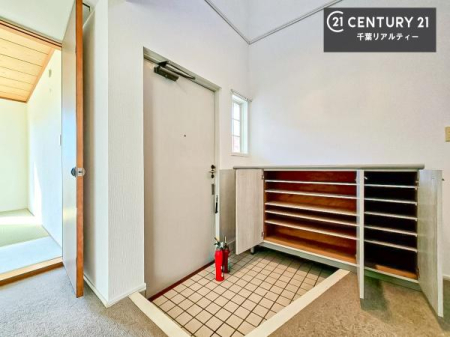 ���� �V���[�Y�{�b�N�X�t���B���ւ��Еt�����|�������₷���ł��I
�X�b�L���������ւŌ˂��J�����u�ԁA�������̂���S�n������Ԃ��o�}���Ă���܂��B