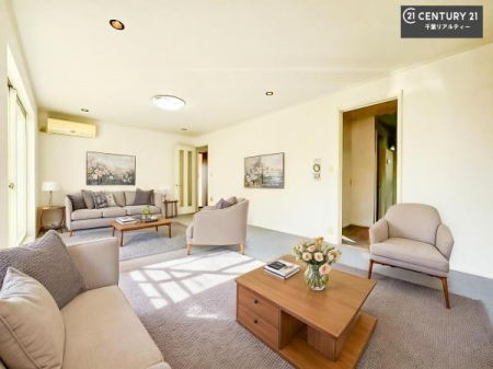 ���r���O �Ƌ��CG�p�[�X�ł��B�傫�ȑ����炽���Ղ�̗z���������閾�邢���r���O�B�J�����̂��郊�r���O�ŉƑ��c���̂��났�̎��Ԃ��߂����܂��I