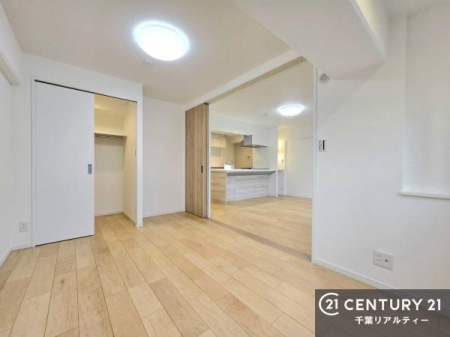 �m�� �V���v���Ƀf�U�C������Ă��邽�߁A�Ƌ��I�т܂���I
���C�ɓ���̉Ƌ��u���Ă��낰���Ԃ���邱�Ƃ��ł��܂��B
