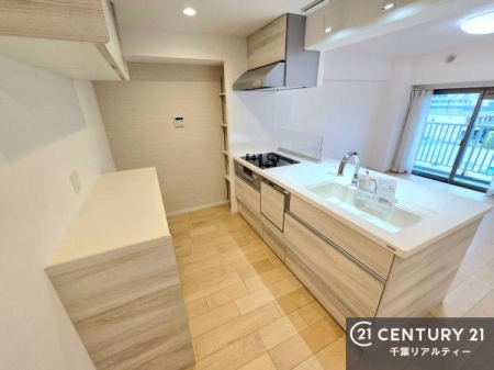 �L�b�`�� ��l�C�̑Ζʎ��V�X�e���L�b�`�����̗p���Ă��܂��I���Ƒ��̃R�~���j�P�[�V���������R�Ƒ�����݌v�ł��B
���q�l�ɂ��ڂ��͂��̂Ŋ������ł��ˁB���[�͂�����܂��I