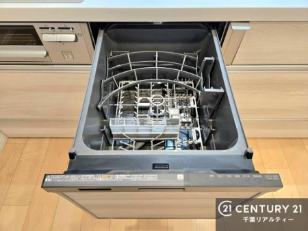 �L�b�`�� �H��@�t���̃L�b�`���ł��I�Z���������r��h�~�Ƃ��đ�ϊ��􂷂�֗��Ȏd�l�ł��I�r���g�C���Ȃ̂ŃL�b�`���̏ꏊ����炸�����X�y�[�X���L���g�����Ƃ��o���܂��I