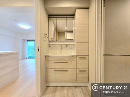 ���ʑ�E���ʏ� �O�ʋ��d�l�̐��ʏ��́A�g�����Ȃ݂����₷������I���͎��[�ɂȂ��Ă��܂��B�h���C���[�₨���ϓ����Еt������̂Ő��ʑ������X�b�L���ƌ����邱�Ƃ��o���܂��I