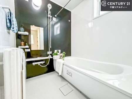 ���� �L�X�o�X�ň���̔������t���b�V���B�����L�΂���̂ŁA�����ɂ��������ƐZ����܂��ˁI���炩���Ȑ��Ő݌v����Ă��났�̂ЂƎ���L�Ӌ`�ɖ��킦��o�X���[���ł��B