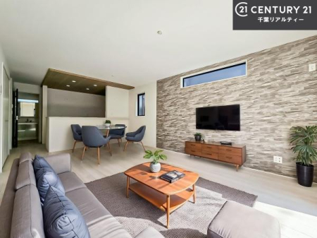 ���r���O �Ƌ��CG�p�[�X�ł��B��؂ȉƑ����W�܂邩�炱��LDK�ɂ͂�����肽���B
�q�����������C�ɏ΂��Ȃ��瑖�����Ă���p�����������u�L���Ƃɂ��ėǂ������v�Ǝv���u�Ԃł��B