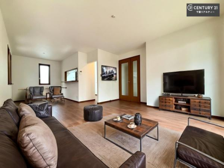 ���r���O �Ƌ��CG�p�[�X�ł��B�J�����̂���L�XLDK�I�\�t�@�[��_�C�j���O�e�[�u����u���Ă������ɂȂ�Ȃ��̂ŉ��K�ɉ߂����܂��I�R�~���j�P�[�V���������₷�����r���O�ł��I