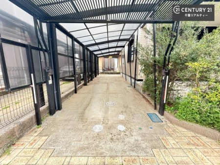 ���ԏ� ���ԃX�y�[�X��2�䕪����܂��I�Z�J���h�J�[�͂������A�o�C�N�⎩�]�ԂȂǂ��u���ꏊ�ɍ���܂���B