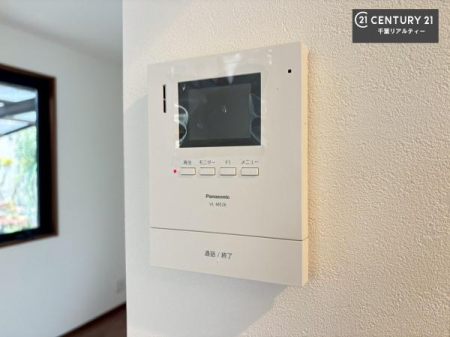 ���̑����� TV���j�^�[�t���C���^�[�z��������A�K��҂��f���Ŋm�F���Ă���Ή��ł��邽�߁A�h�Ɩʂ����S�ł��B���q�l�̂�����Ԏ��ɂ��S�����A���Ƒ��̈��S�E���S�ȕ�炵���T�|�[�g���܂��B