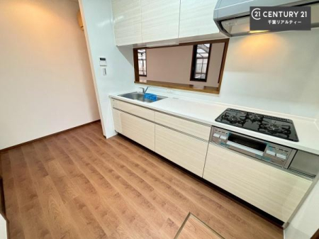 �L�b�`�� ��Ƃ肠�钲���X�y�[�X�ō�Ƃ����₷�����K�ȃL�b�`���ł��I
���q�l�ƈꏏ�ɂ��َq������y���߂�L�X�X�y�[�X�ł��B�y�����������ԂɂȂ肻���ł��ˁI