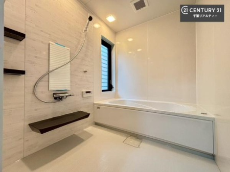 ���� �������������l�̕��͋C�̃o�X���[���́A�����o�Ă��ăo�X�^�C�����[���I
���d���撣���Ă��邲�J���ɂ��D�݂̓����̓����܂����āA�y����ł݂Ă͂������ł��傤���H