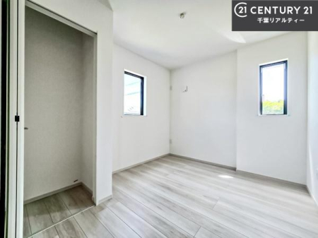 �m�� ���邭���ʂ��̗ǂ������ł��B�u�V���v���v�Ƀf�U�C�����ꂽ�����B���R�x�������̂ŉƋ�⃌�C�A�E�g�ł��D�݂̋�Ԃ�n��グ���܂��B�����x�A���n�ɂĂ��m�F���������B