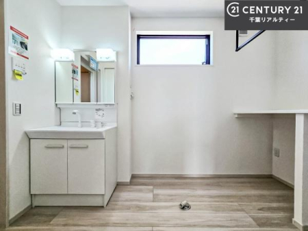 ���ʑ�E���ʏ� �O�ʋ��d�l�̐��ʏ��́A�g�����Ȃ݂����₷������I���͎��[�ɂȂ��Ă��܂��B�h���C���[�₨���ϓ����Еt������̂Ő��ʑ������X�b�L���ƌ����邱�Ƃ��o���܂��I