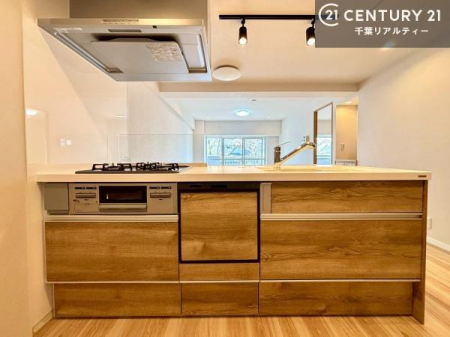 �L�b�`�� ���[�X�y�[�X���[�����Ă���A�L�b�`���܂�����������ƕۂ��Ȃ���A�L�X�Ƃ��������X�y�[�X���m�ہB���K�ȍ�Ɗ��ŁA�����̂����������X���[�Y�ɂ͂��ǂ�܂��B