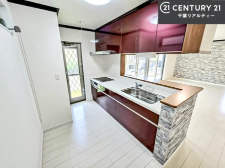 �L�b�`�� ��l�C�̑Ζʎ��V�X�e���L�b�`�����̗p���Ă��܂��I���Ƒ��̃R�~���j�P�[�V���������R�Ƒ�����݌v�ł��B
���q�l�ɂ��ڂ��͂��̂Ŋ������ł��ˁB���[�͂�����܂��I