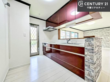 �L�b�`�� ��Ƃ肠�钲���X�y�[�X�ō�Ƃ����₷�����K�ȃL�b�`���ł��I
���q�l�ƈꏏ�ɂ��َq������y���߂�L�X�X�y�[�X�ł��B�y�����������ԂɂȂ肻���ł��ˁI