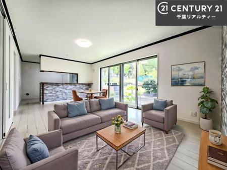 ���r���O �Ƌ�́ACG�p�[�X�ł��B��؂ȉƑ����W�܂邩�炱��LDK�ɂ͂�����肽���B
�q�����������C�ɏ΂��Ȃ��瑖�����Ă���p�����������u�L���Ƃɂ��ėǂ������v�Ǝv���u�Ԃł��B