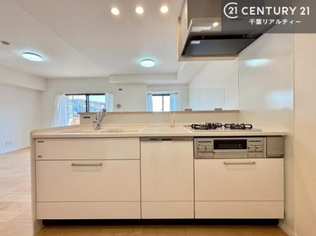 �L�b�`�� ���[�X�y�[�X���[�����Ă���A�L�b�`���܂�����������ƕۂ��Ȃ���A�L�X�Ƃ��������X�y�[�X���m�ہB���K�ȍ�Ɗ��ŁA�����̂����������X���[�Y�ɂ͂��ǂ�܂��B