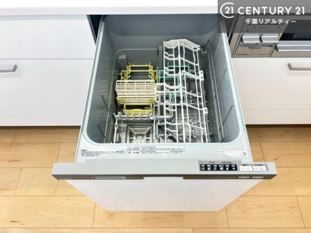 �L�b�`�� �H��@�t���̃L�b�`���ł��I�Z���������r��h�~�Ƃ��đ�ϊ��􂷂�֗��Ȏd�l�ł��I�r���g�C���Ȃ̂ŃL�b�`���̏ꏊ����炸�����X�y�[�X���L���g�����Ƃ��o���܂��I