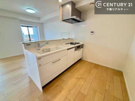 �L�b�`�� ��l�C�̑Ζʎ��V�X�e���L�b�`�����̗p���Ă��܂��I���Ƒ��̃R�~���j�P�[�V���������R�Ƒ�����݌v�ł��B
���q�l�ɂ��ڂ��͂��̂Ŋ������ł��ˁB���[�͂�����܂��I