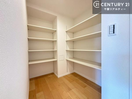 ���[ �p���g���[�t���I���Ă�������A�H�ނ̃X�g�b�N���X�b�L�����ڂ��邱�Ƃ��ł��܂��I
���񌻒n�ł��m���߂��������B