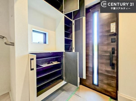 ���� �V���[�Y�{�b�N�X�t���B���ւ��Еt�����|�������₷���ł��I
�X�b�L���������ւŌ˂��J�����u�ԁA�������̂���S�n������Ԃ��o�}���Ă���܂��B