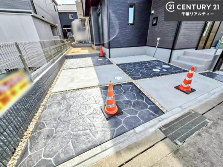 ���ԏ� ���ԃX�y�[�X��2�䕪����܂��I�Z�J���h�J�[�͂������A�o�C�N�⎩�]�ԂȂǂ��u���ꏊ�ɍ���܂���B