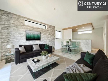 ���r���O �Ƌ�́ACG�p�[�X�ł��B��؂ȉƑ����W�܂邩�炱��LDK�ɂ͂�����肽���B
�q�����������C�ɏ΂��Ȃ��瑖�����Ă���p�����������u�L���Ƃɂ��ėǂ������v�Ǝv���u�Ԃł��B