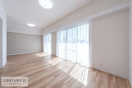 ���r���O �V���v���ȃf�U�C���ł����I�V�����ȃ��r���O�ł��I
���莝���̉Ƌ�ł����킹��������ŁA���z�̂���������邱�Ƃ��o���܂��I�Ƌ��I�Ԃ̂��y���߂܂��I