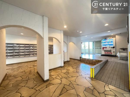 ���r�[ ��؂Ȃ��q�l�����o�}�����郍�r�[�B
����]�̕����܂Ƃ߂Ă��ē��B���₢���킹�ɑ��Ή����܂��I���҂������܂���I���Ђ��C�y�ɂ��₢���킹���������܂��B