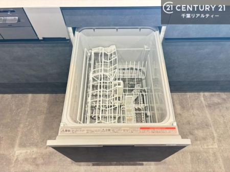 �L�b�`�� �H��@�t���̃L�b�`���ł��I�Z���������r��h�~�Ƃ��đ�ϊ��􂷂�֗��Ȏd�l�ł��I�r���g�C���Ȃ̂ŃL�b�`���̏ꏊ����炸�����X�y�[�X���L���g�����Ƃ��o���܂��I