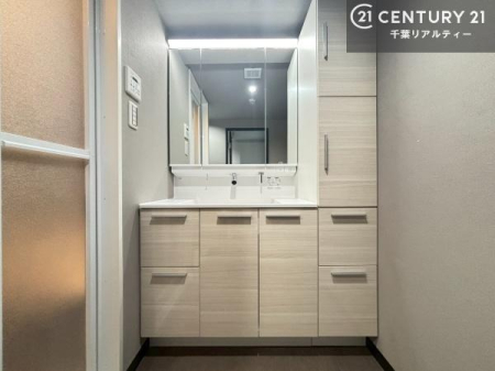 ���ʑ�E���ʏ� �O�ʋ��d�l�̐��ʏ��́A�g�����Ȃ݂����₷������I���͎��[�ɂȂ��Ă��܂��B�h���C���[�₨���ϓ����Еt������̂Ő��ʑ������X�b�L���ƌ����邱�Ƃ��o���܂��I