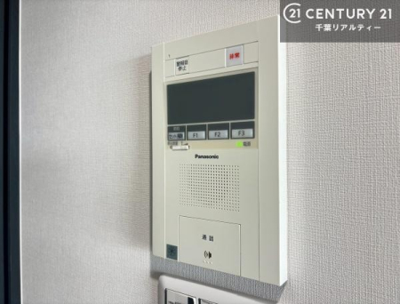 ���̑����� TV���j�^�[�t���C���^�[�z��������A�K��҂��f���Ŋm�F���Ă���Ή��ł��邽�߁A�h�Ɩʂ����S�ł��B���q�l�̂�����Ԏ��ɂ��S�����A���Ƒ��̈��S�E���S�ȕ�炵���T�|�[�g���܂��B