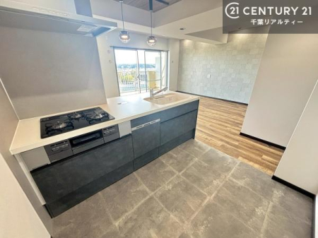 �L�b�`�� ��l�C�̑Ζʎ��V�X�e���L�b�`�����̗p���Ă��܂��I���Ƒ��̃R�~���j�P�[�V���������R�Ƒ�����݌v�ł��B
���q�l�ɂ��ڂ��͂��̂Ŋ������ł��ˁB���[�͂�����܂��I