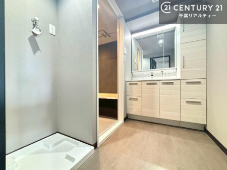 ���ʑ�E���ʏ� �O�ʋ��d�l�̐��ʏ��́A�g�����Ȃ݂����₷������I���͎��[�ɂȂ��Ă��܂��B�h���C���[�₨���ϓ����Еt������̂Ő��ʑ������X�b�L���ƌ����邱�Ƃ��o���܂��I