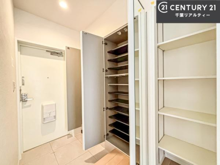 ���� �V���[�Y�{�b�N�X�t���B���ւ��Еt�����|�������₷���ł��I
�X�b�L���������ւŌ˂��J�����u�ԁA�������̂���S�n������Ԃ��o�}���Ă���܂��B