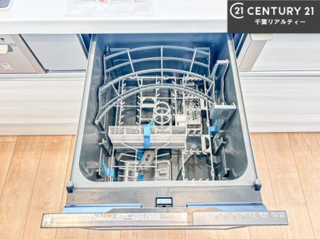 �L�b�`�� �H��@�t���̃L�b�`���ł��I�Z���������r��h�~�Ƃ��đ�ϊ��􂷂�֗��Ȏd�l�ł��I�r���g�C���Ȃ̂ŃL�b�`���̏ꏊ����炸�����X�y�[�X���L���g�����Ƃ��o���܂��I