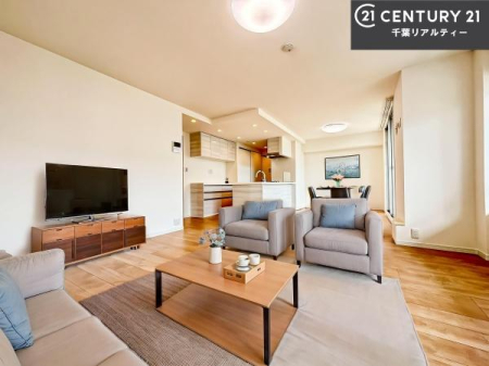 ���r���O �Ƌ�́ACG�p�[�X�ł��B��؂ȉƑ����W�܂邩�炱��LDK�ɂ͂�����肽���B
�q�����������C�ɏ΂��Ȃ��瑖�����Ă���p�����������u�L���Ƃɂ��ėǂ������v�Ǝv���u�Ԃł��B