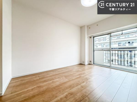 �m�� �o���R�j�[�ɖʂ����m���́A�����Ղ�̗z���ƊJ�����Ɍb�܂�A�S�n�悭�߂�������K�ȋ�Ԃł��B