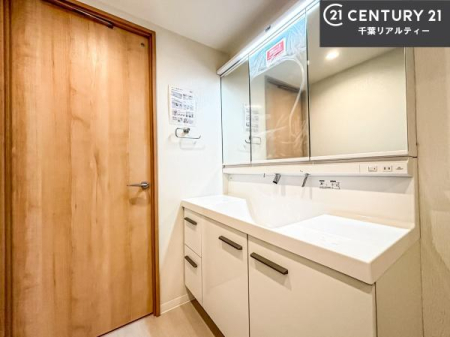 ���ʑ�E���ʏ� �O�ʋ��d�l�̐��ʏ��́A�g�����Ȃ݂����₷������I���͎��[�ɂȂ��Ă��܂��B�h���C���[�₨���ϓ����Еt������̂Ő��ʑ������X�b�L���ƌ����邱�Ƃ��o���܂��I