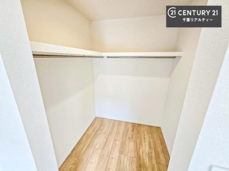 ���[ �E�H�[�N�C���N���[�[�b�g�t���ł��B��������̂��m���Ȃǂ����[���Ă��������ł��ˁI���ɂ���@�������ȂǋG�ߕ��̑傫�ȉƓd�����[�ł��܂��B