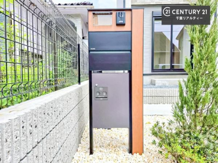 ���̑� �|�X�g��̌^��z�{�b�N�X�I���֎�����������茩���A�Ĕz�B�̃X�g���X�Ȃ��ו����m���Ɏ󂯎���_���ő�̓����ł��B�h�Ɛ��������A��^���[���ւɂ��Ή��\�I