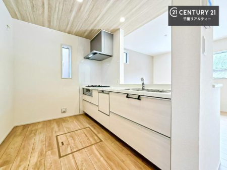 �L�b�`�� ��Ƃ肠�钲���X�y�[�X�ō�Ƃ����₷�����K�ȃL�b�`���ł��I
���q�l�ƈꏏ�ɂ��َq������y���߂�L�X�X�y�[�X�ł��B�y�����������ԂɂȂ肻���ł��ˁI