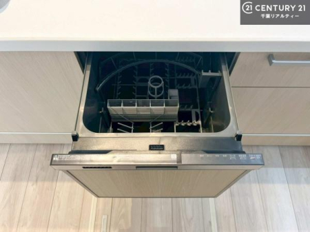 �L�b�`�� �H��@�t���̃L�b�`���ł��I�Z���������r��h�~�Ƃ��đ�ϊ��􂷂�֗��Ȏd�l�ł��I�r���g�C���Ȃ̂ŃL�b�`���̏ꏊ����炸�����X�y�[�X���L���g�����Ƃ��o���܂��I