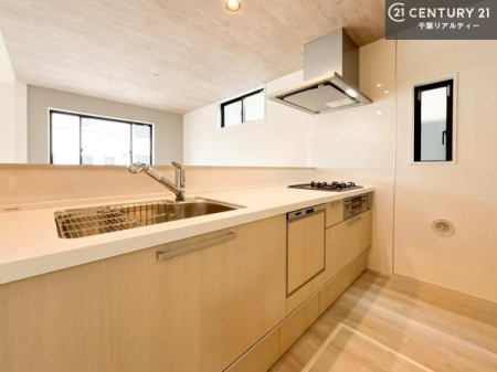 �L�b�`�� ��l�C�̑Ζʎ��V�X�e���L�b�`�����̗p���Ă��܂��I���Ƒ��̃R�~���j�P�[�V���������R�Ƒ�����݌v�ł��B
���q�l�ɂ��ڂ��͂��̂Ŋ������ł��ˁB���[�͂�����܂��I