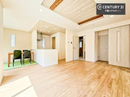 ���r���O �D�����z���܂肪���r���O����ł���ċ��S�n�̗ǂ���Ԃ����o���Ă���܂��I
���났�̎��Ԃ��߂����܂��I