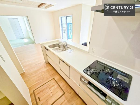 �L�b�`�� ���[�X�y�[�X���[�����Ă���A�L�b�`���܂�����������ƕۂ��Ȃ���A�L�X�Ƃ��������X�y�[�X���m�ہB���K�ȍ�Ɗ��ŁA�����̂����������X���[�Y�ɂ͂��ǂ�܂��B