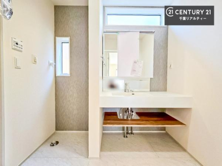 ���ʑ�E���ʏ� �������ȃf�U�C���̐��ʑ�I�p���ڂ��Ȃ��J�E���^�[�ƃI�[�v�����[���̗p�I
������ꂪ��ς��₷���d�l�ƂȂ��Ă���܂��I
