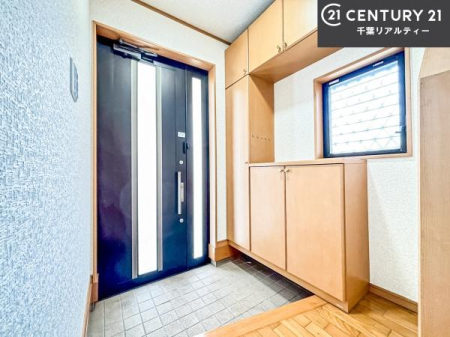 ���� �V���[�Y�{�b�N�X�t���B���ւ��Еt�����|�������₷���ł��I
�X�b�L���������ւŌ˂��J�����u�ԁA�������̂���S�n������Ԃ��o�}���Ă���܂��B